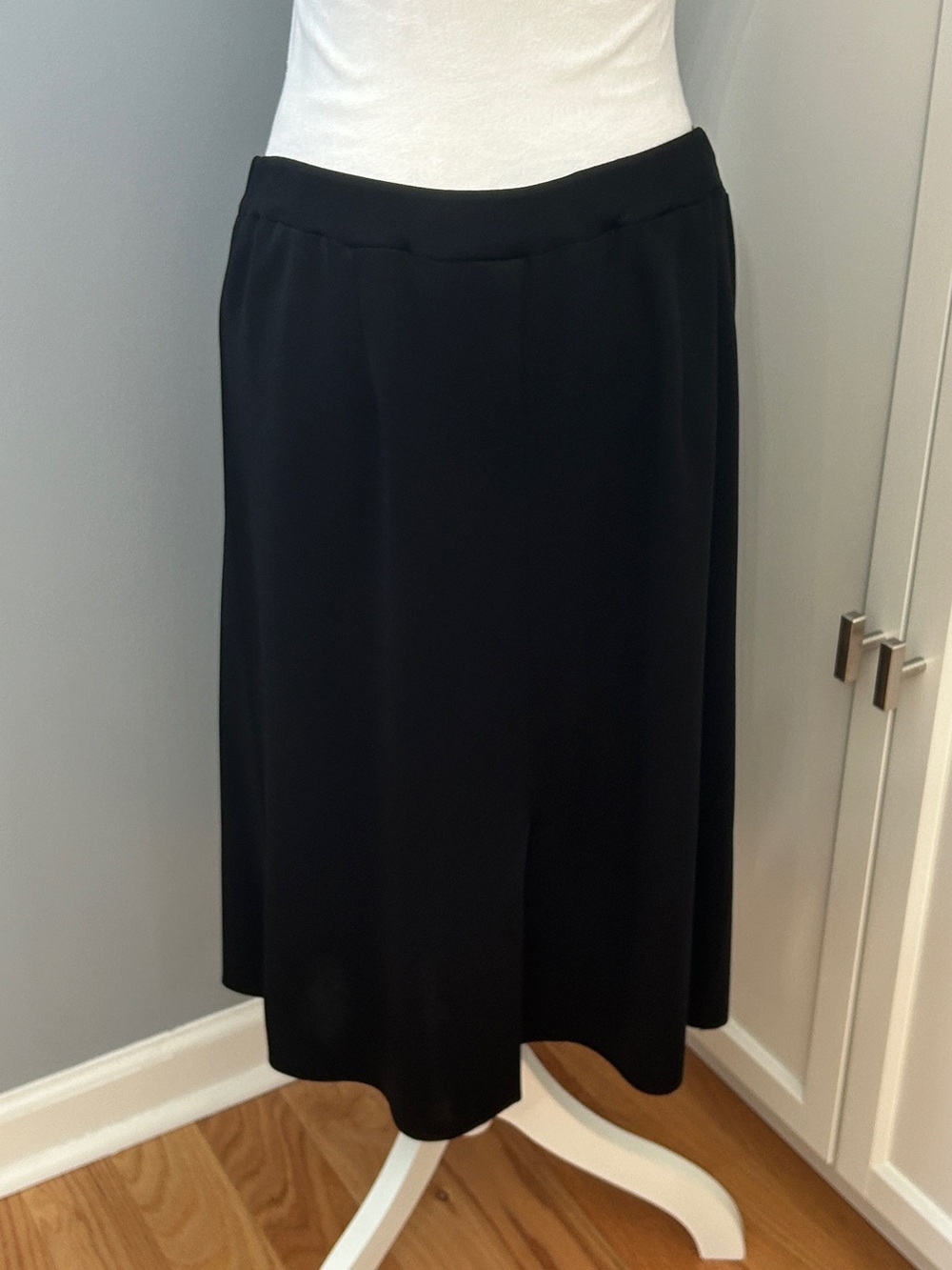 Exclusively Misook Black Skirt Size M Elastic Waist Career Work